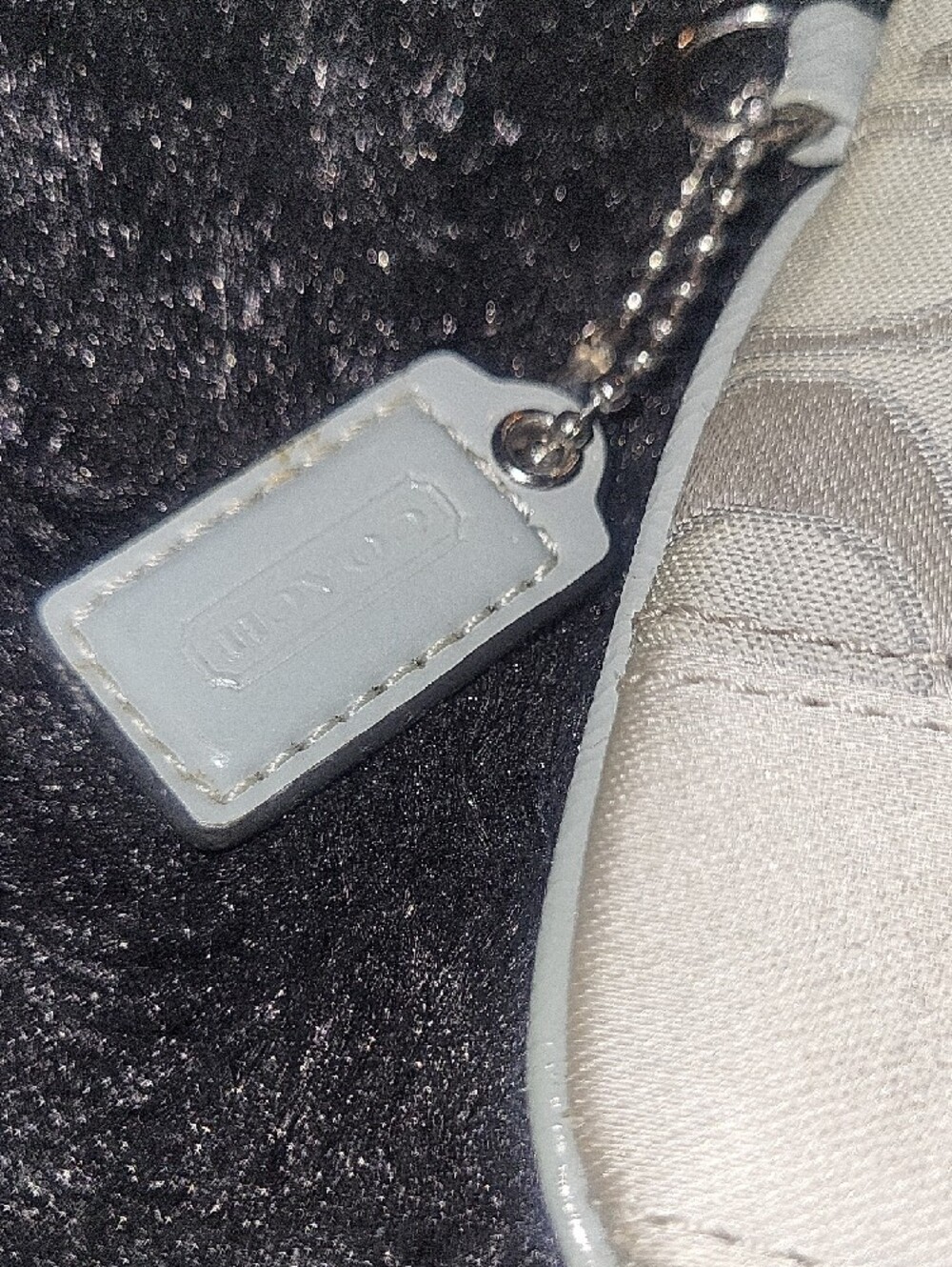 Coach Wristlet in Light Gray Signature Jacquard W/hang Tag - Picture 2 of 8